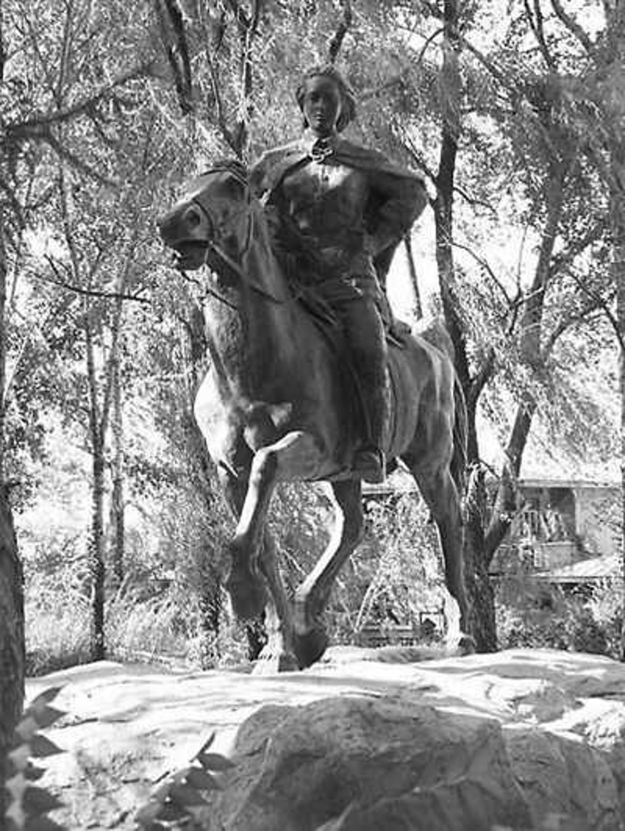 赵一曼（四川宜宾·钢铁与丝绸的辩证法）