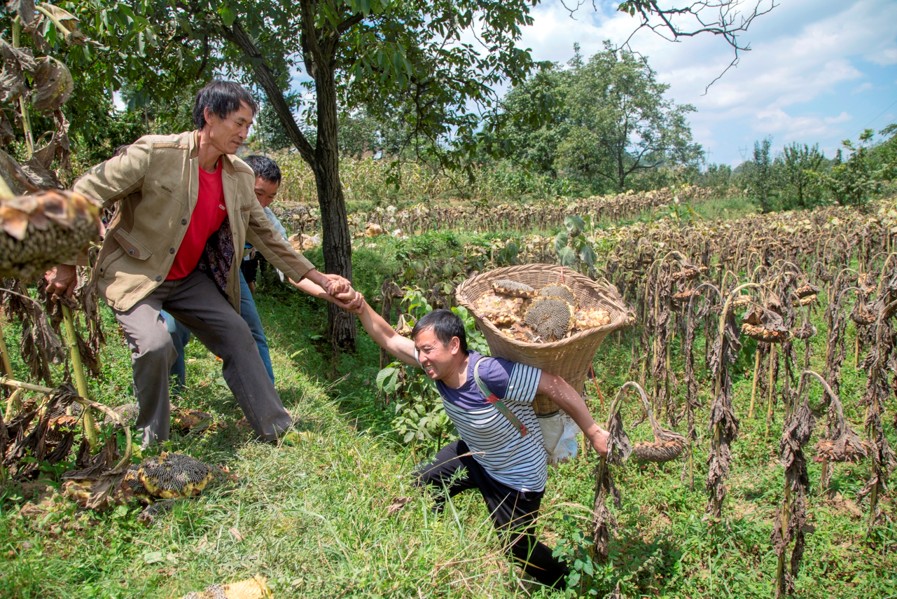 脱贫攻坚精神：绝壁上的新长征